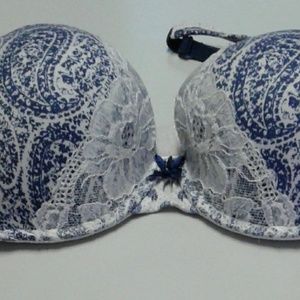 LOT OF VICTORIA'S SECRET BRAS SIZE 34D preowned